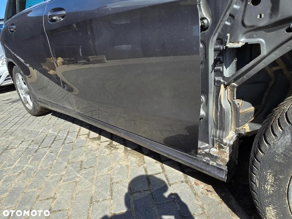 SPRZEDAM MERCEDES B-KLASA W246 PRAWE PRZEDNIE DRZWI W KOLOR 787 W ORYGINALE DO MONTAŻU - 6