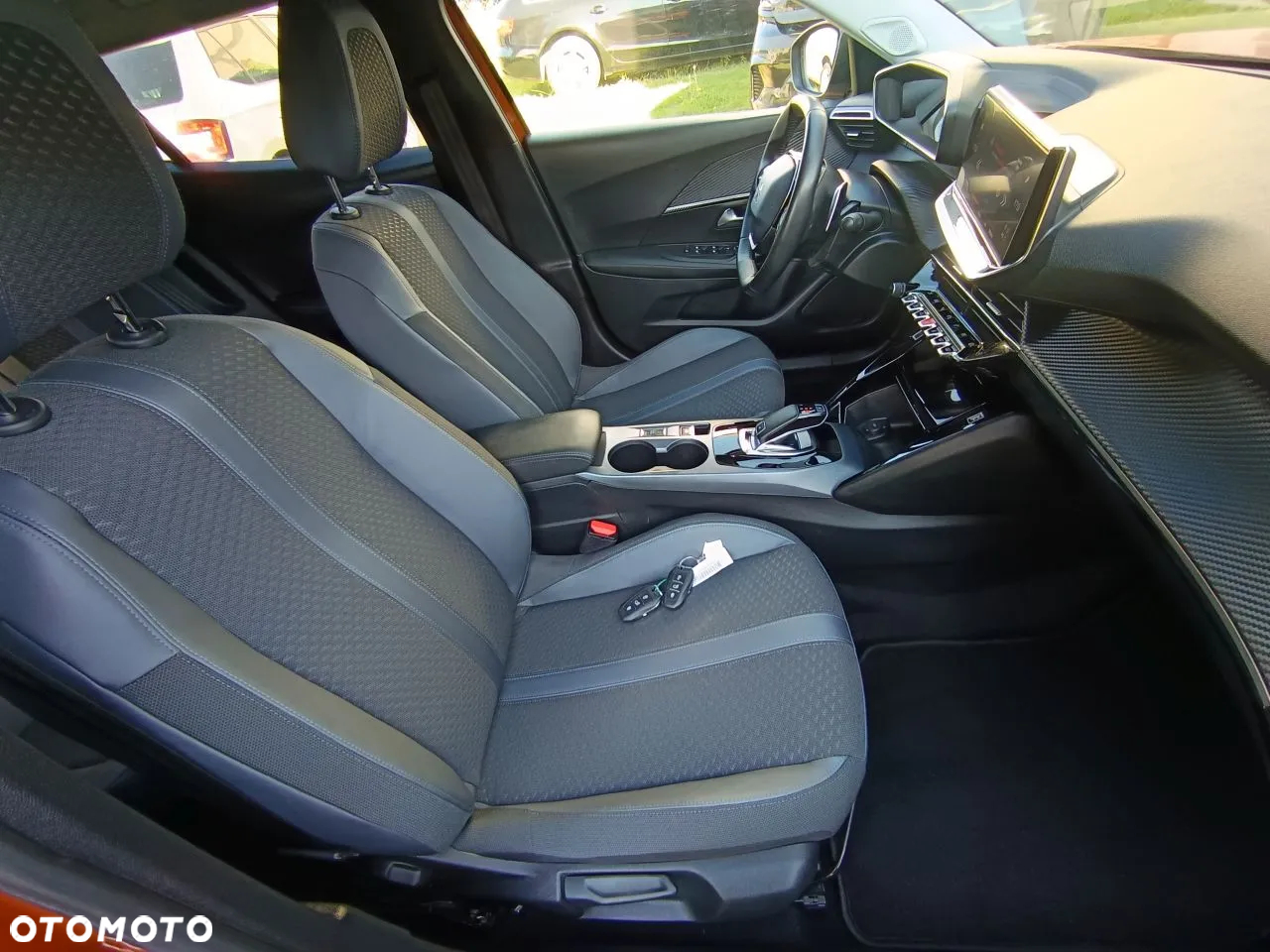 Peugeot 2008 PureTech 130 EAT8 Allure - 19