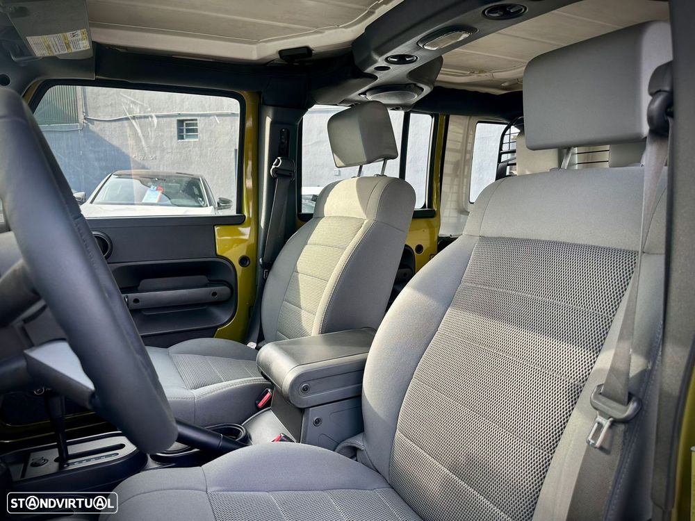 Jeep Wrangler Unlimited - 13