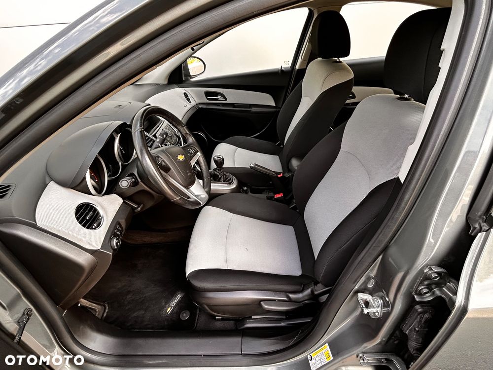 Chevrolet Cruze 1.8 LT - 25