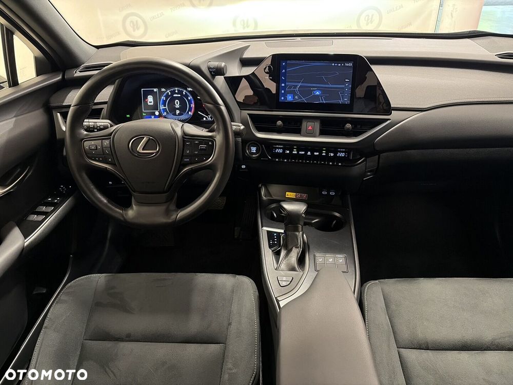 Lexus UX - 4