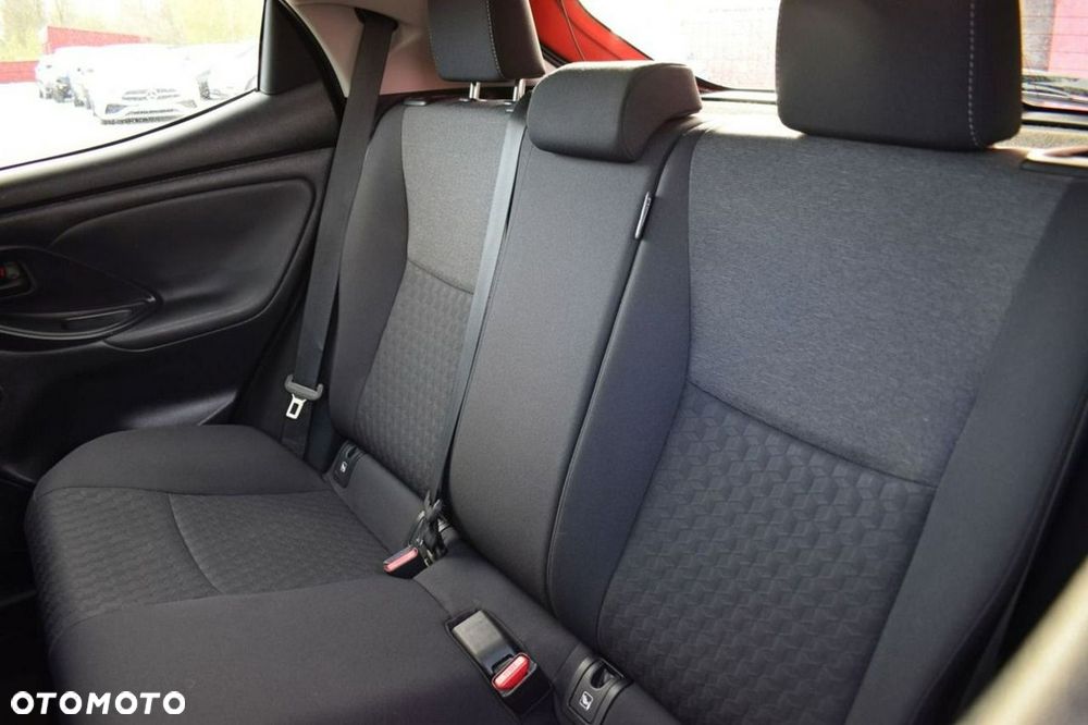 Toyota Yaris Hybrid 100 Dynamic - 8