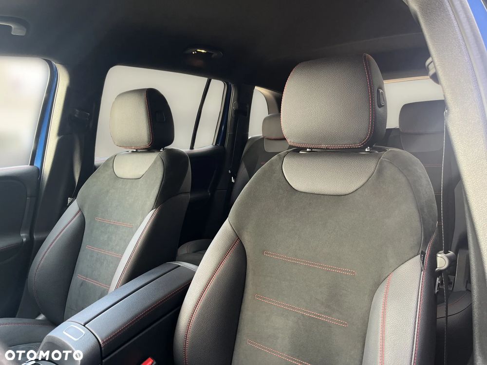 Mercedes-Benz GLB - 10