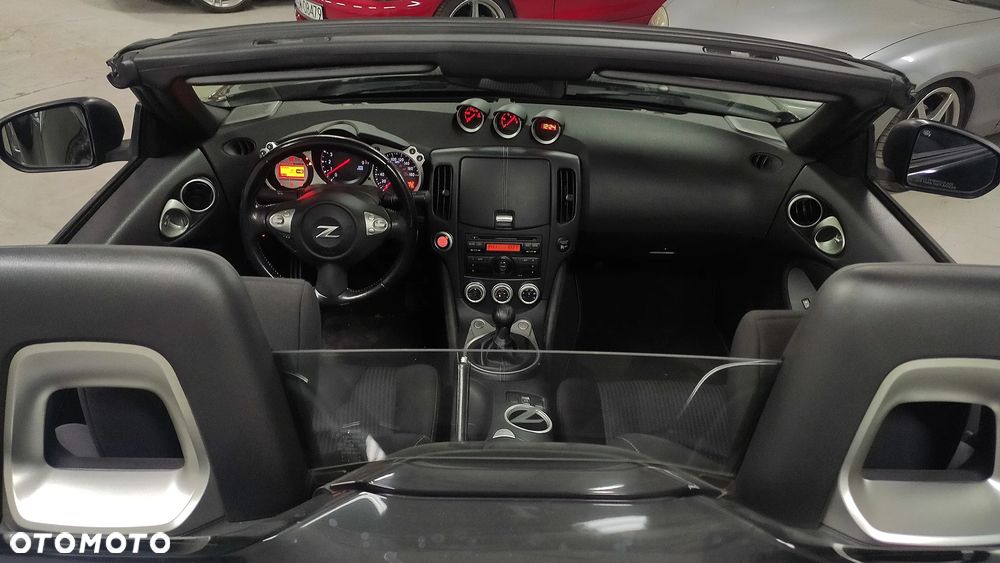 Nissan 370 Z - 9