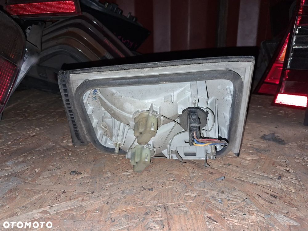 LAMPA TYLNA LEWA BMW E34 - 2