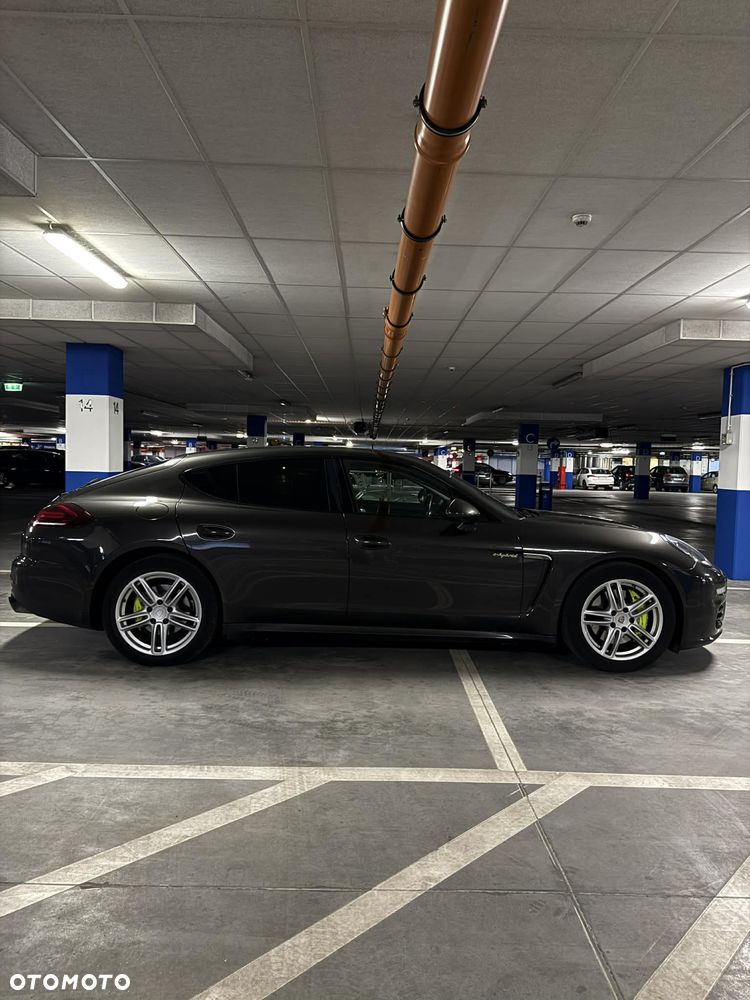 Porsche Panamera - 4