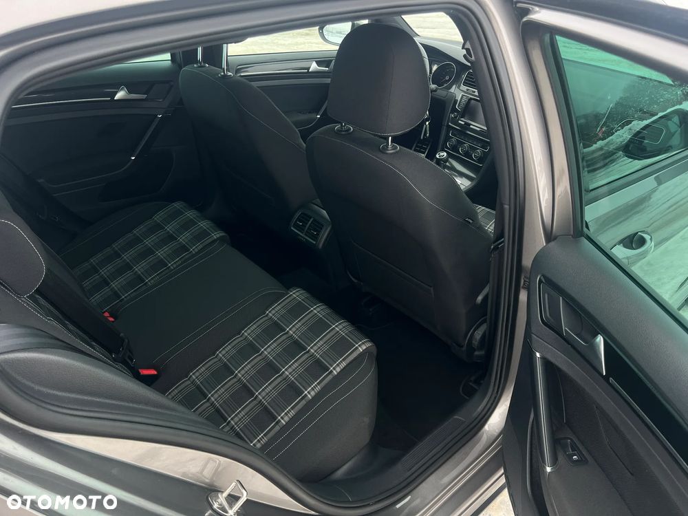 Volkswagen Golf - 12