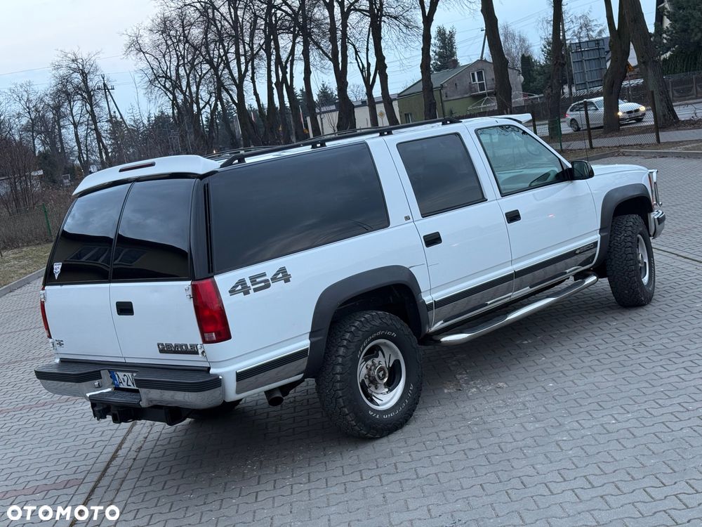 Chevrolet Suburban - 15