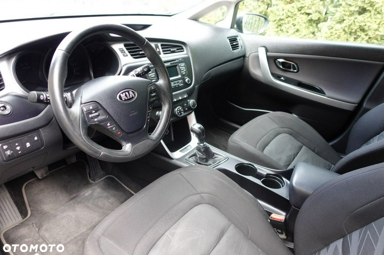 Kia Ceed - 11