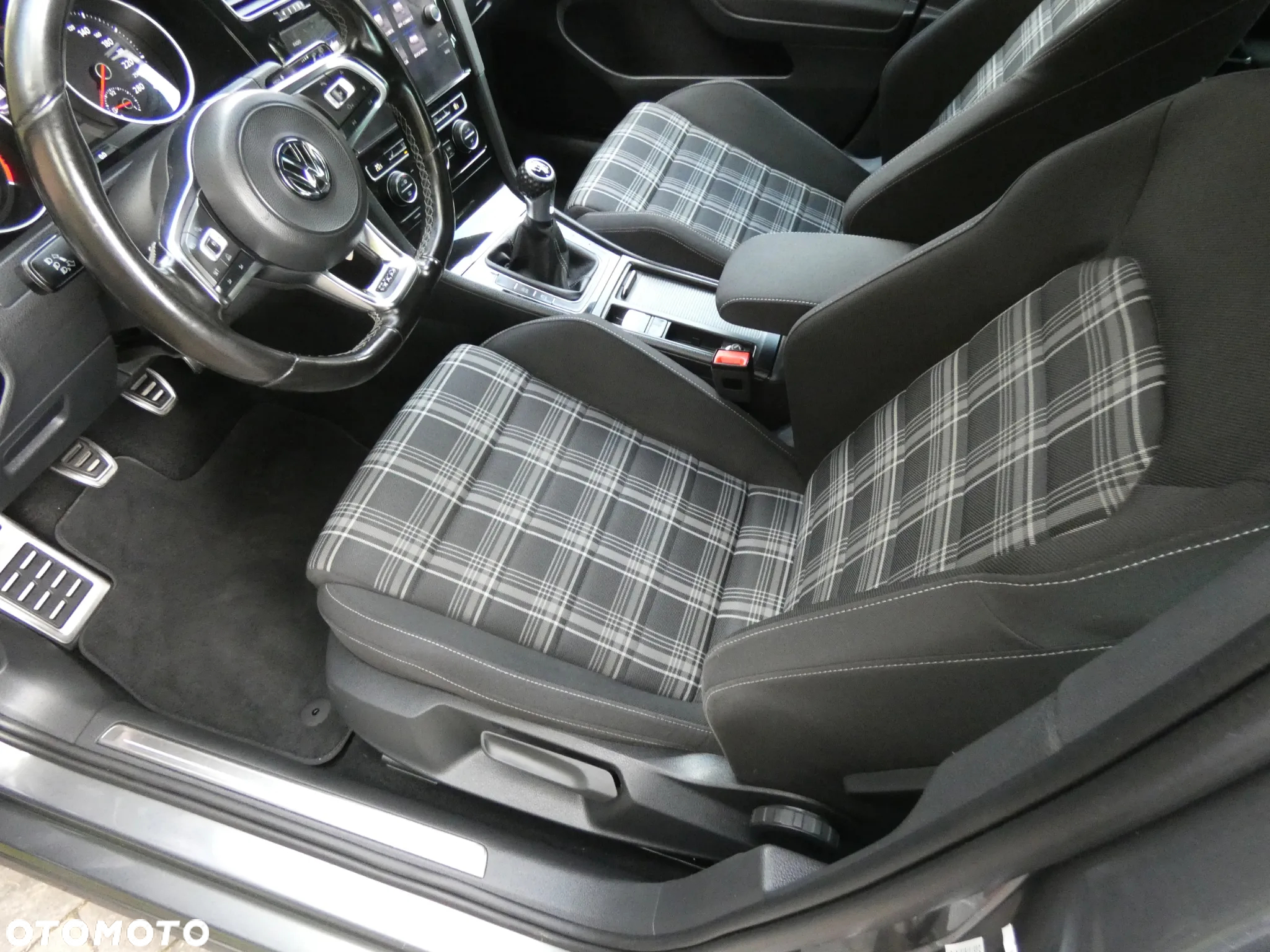 Volkswagen Golf VII 2.0 TDI BMT GTD - 30