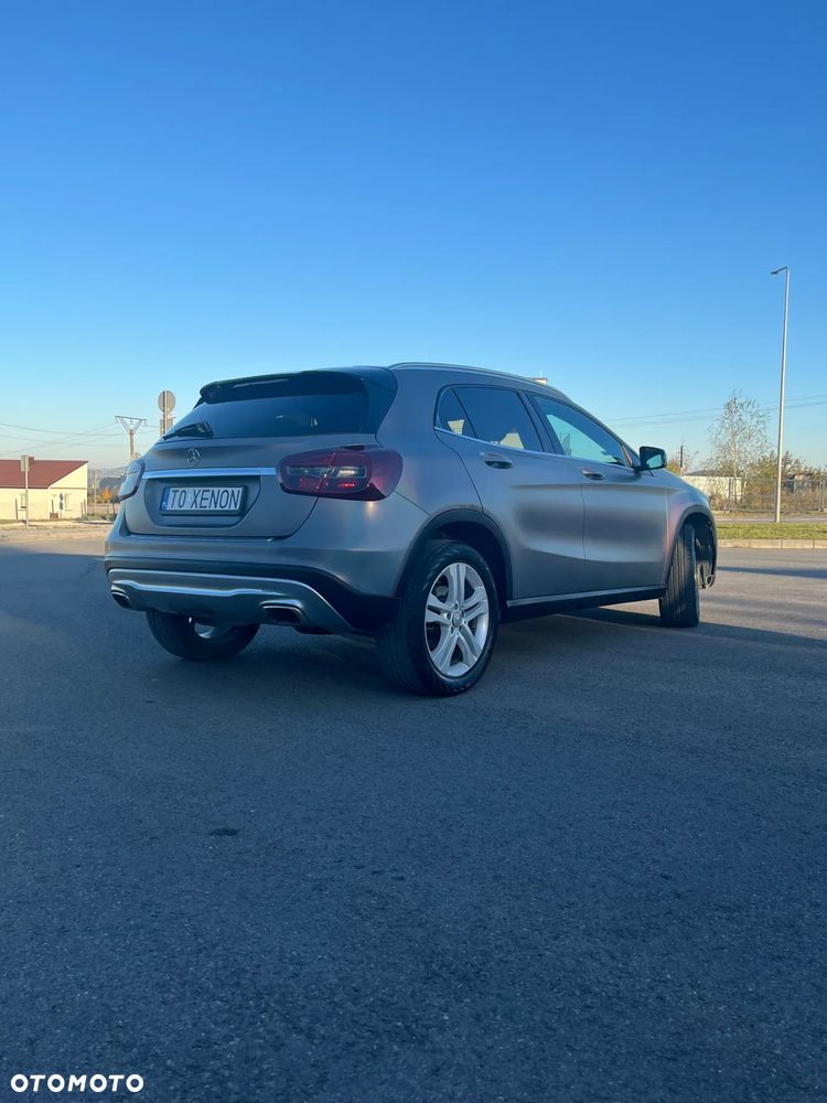 Mercedes-Benz GLA 250 4Matic 7G-DCT - 5