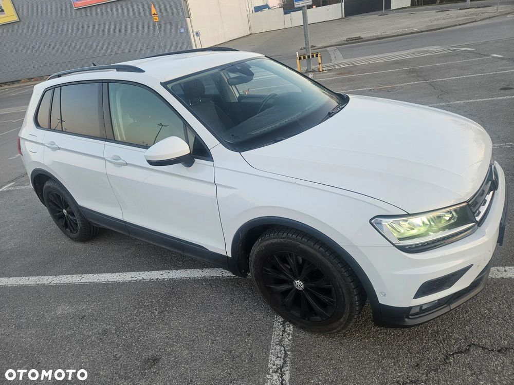 Volkswagen Tiguan - 1