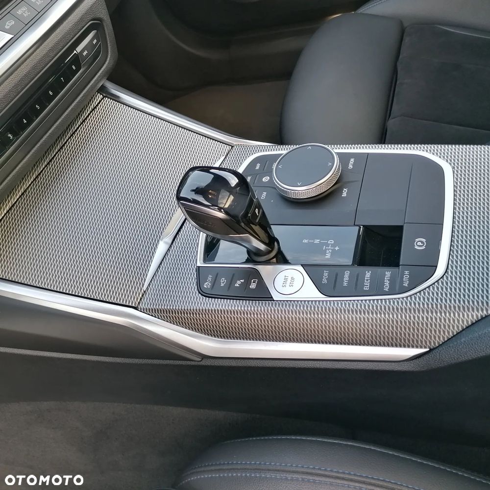 BMW Seria 3 330e M Sport - 18