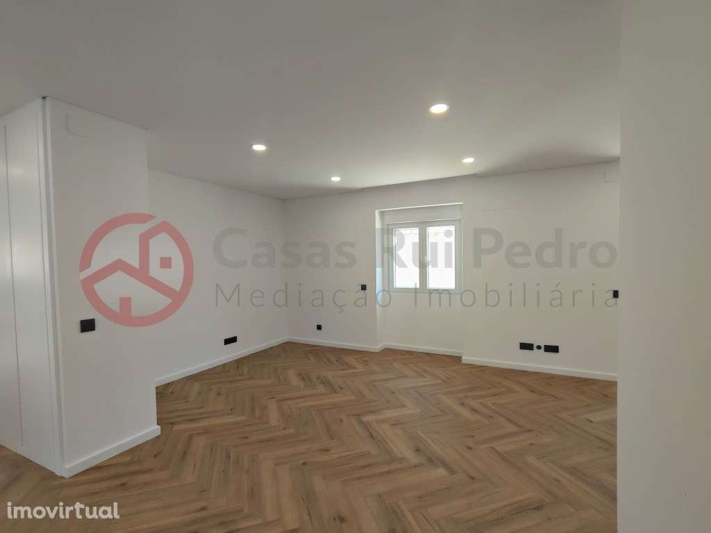 Moradia T3 Totalmente Reconstruída no Centro de Almada - Grande imagem: 4/49