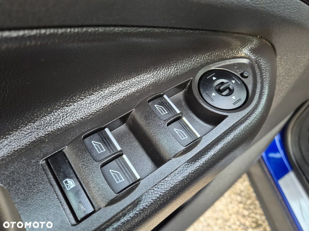 Ford Kuga 2.0 TDCi 2x4 Titanium - 10