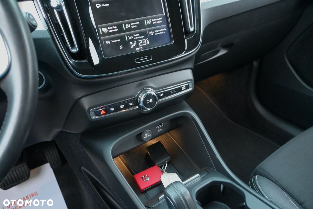 Volvo XC 40 D3 Momentum Pro - 34