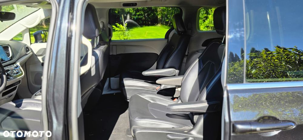Chrysler Pacifica - 37