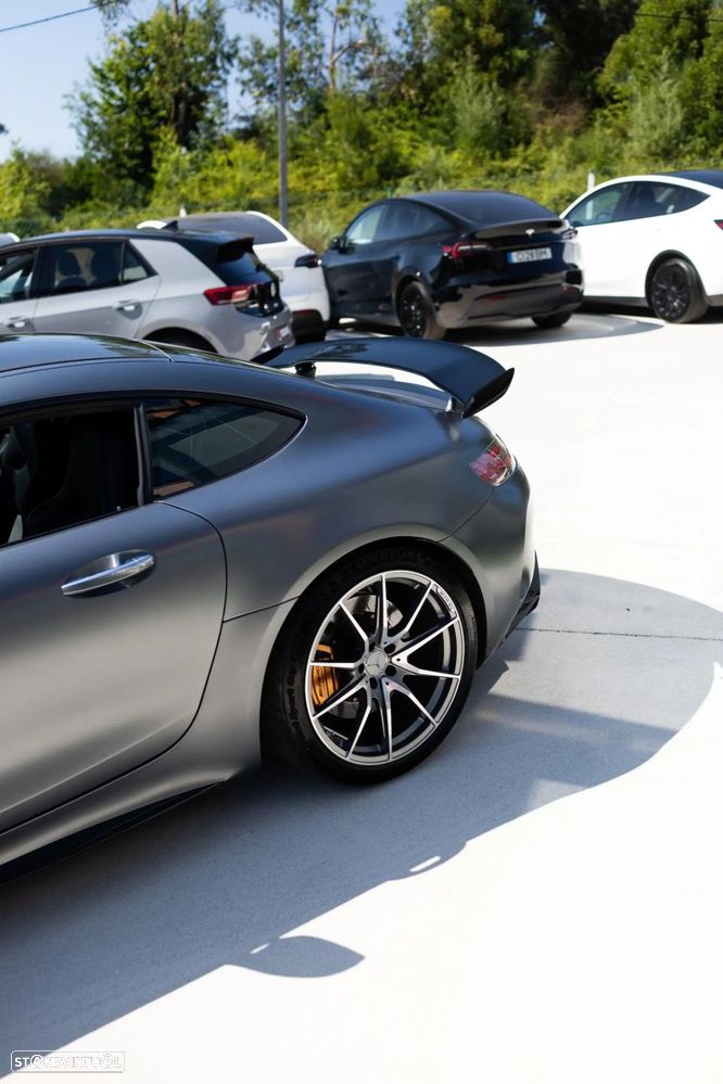 Mercedes-Benz AMG GT R - 21