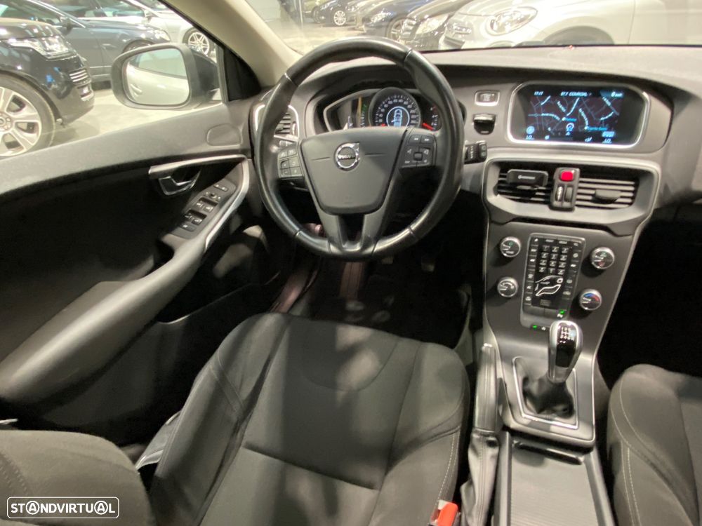 Volvo V40 Cross Country 2.0 D2 Momentum - 11