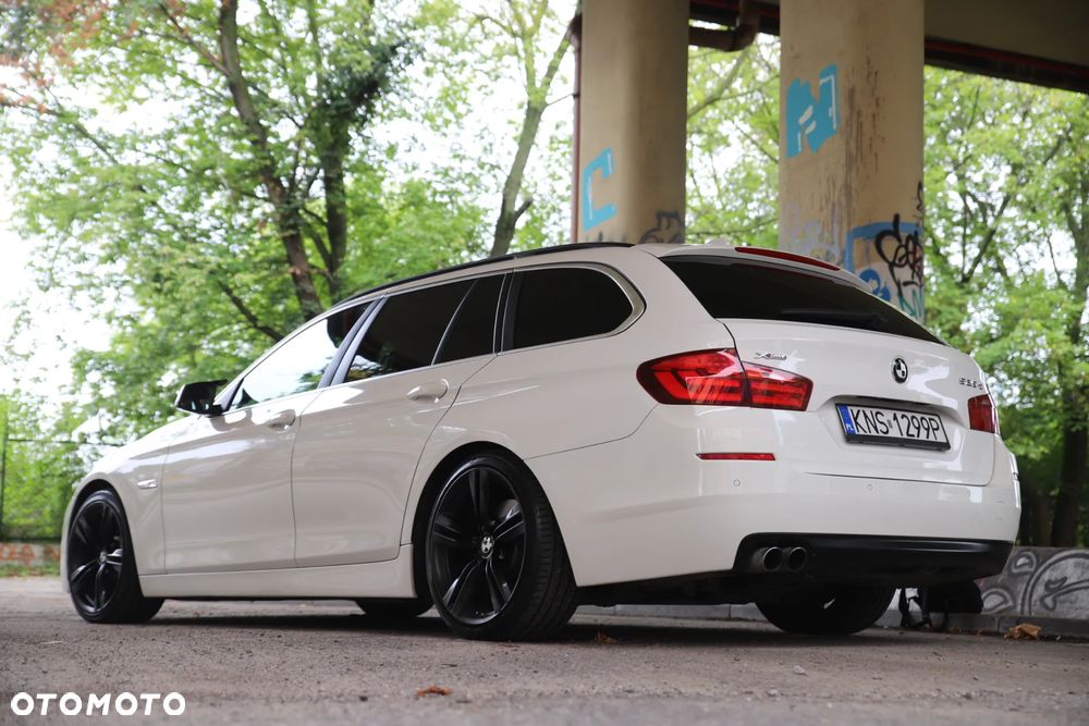 BMW Seria 5 525d xDrive - 17