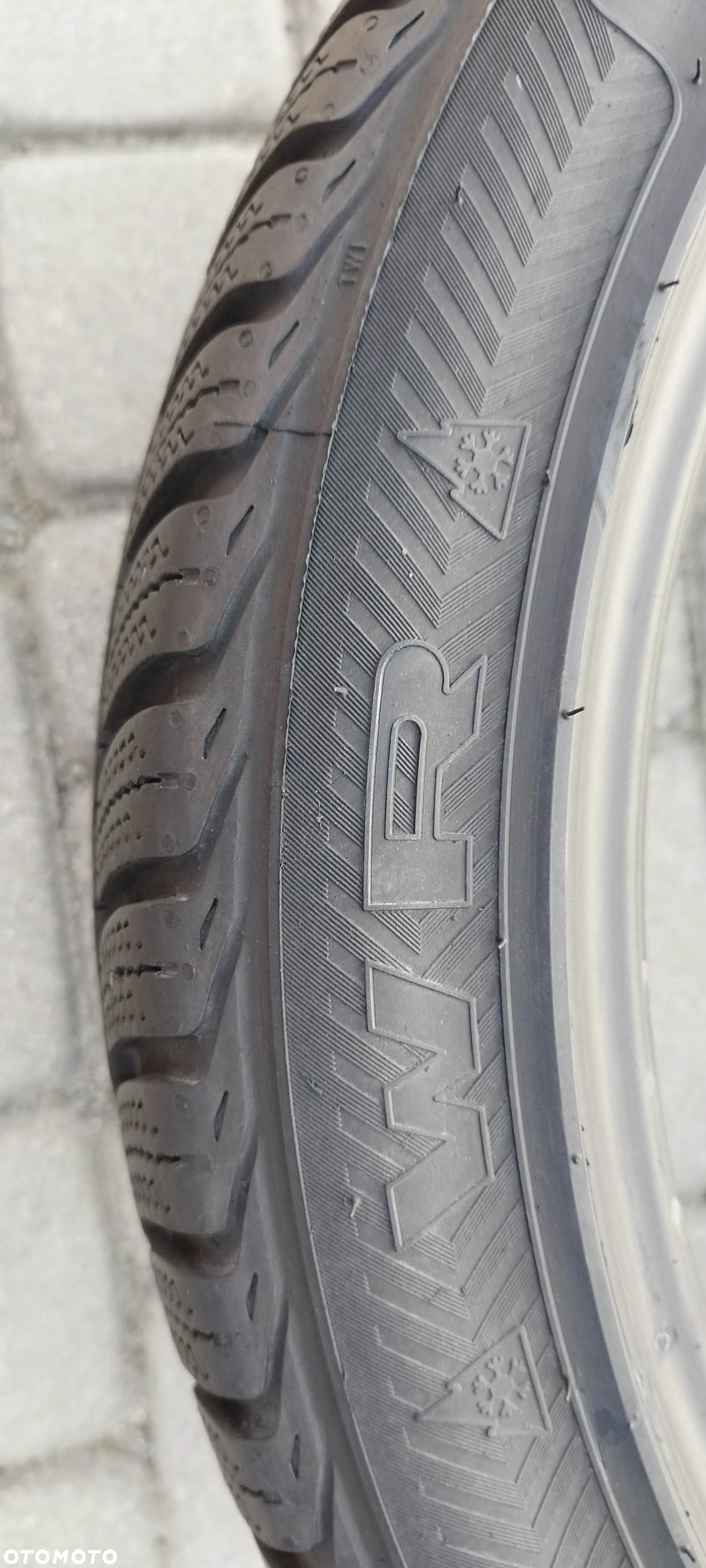 235/40/18 nokian wr n0 extra load - 4