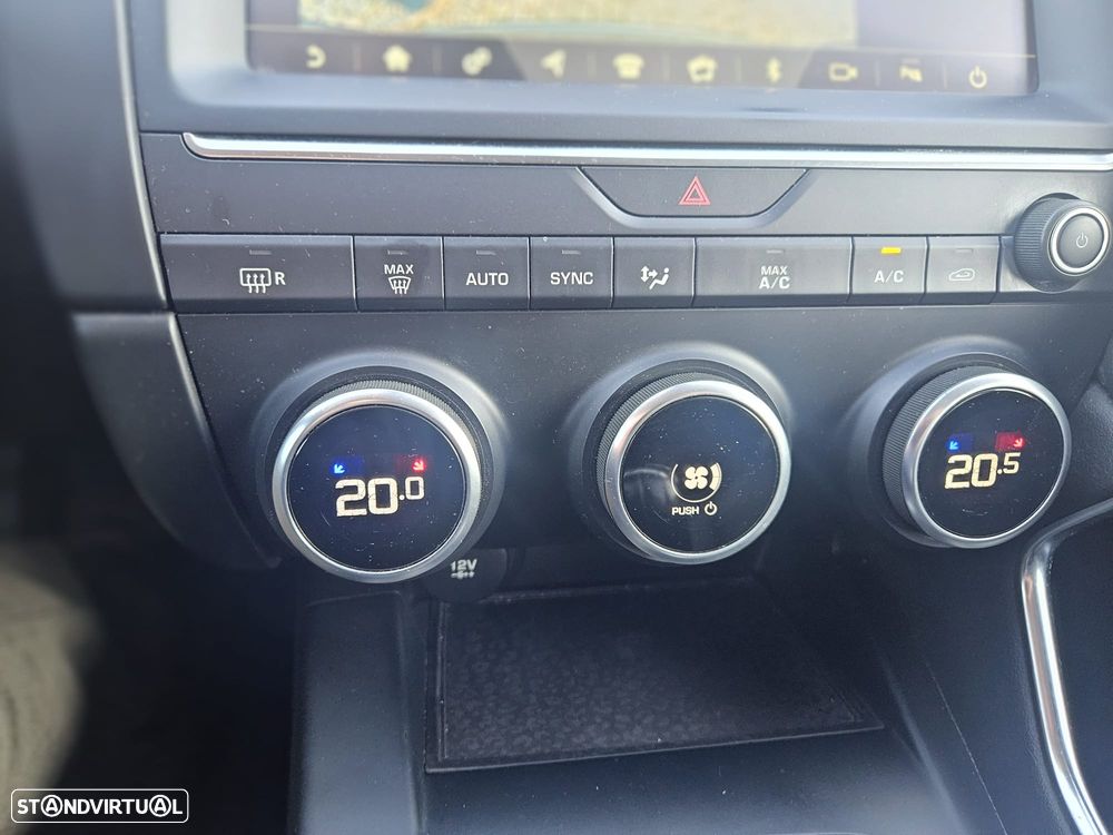 Jaguar E-Pace 2.0 i4D S - 34