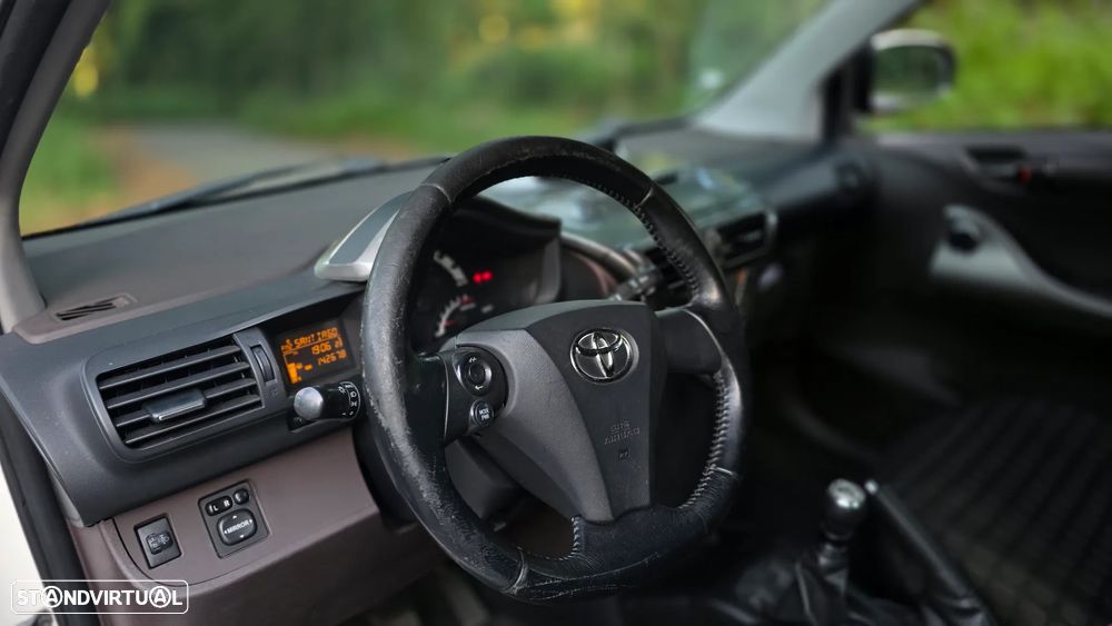 Toyota iQ 1.4 D-4D + - 11