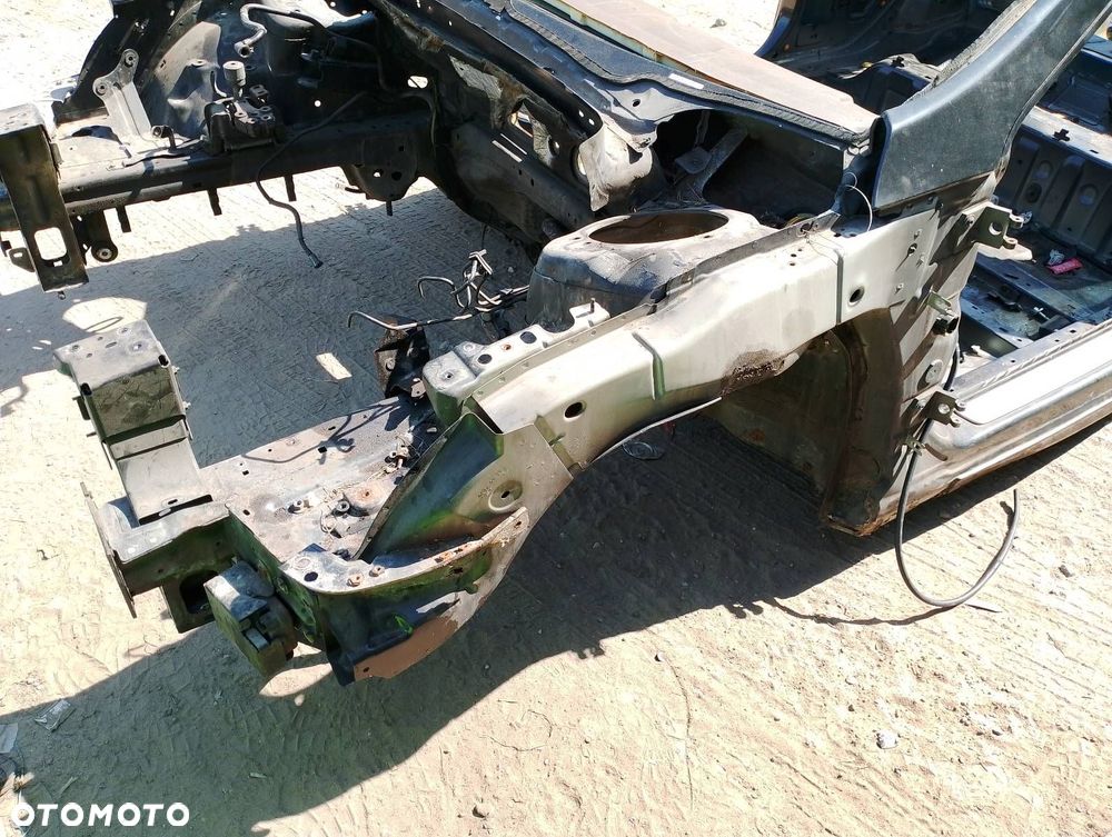 ĆWIARTKA PODŁUŻNICA LEWY PRZÓD PEUGEOT 407 I - 1