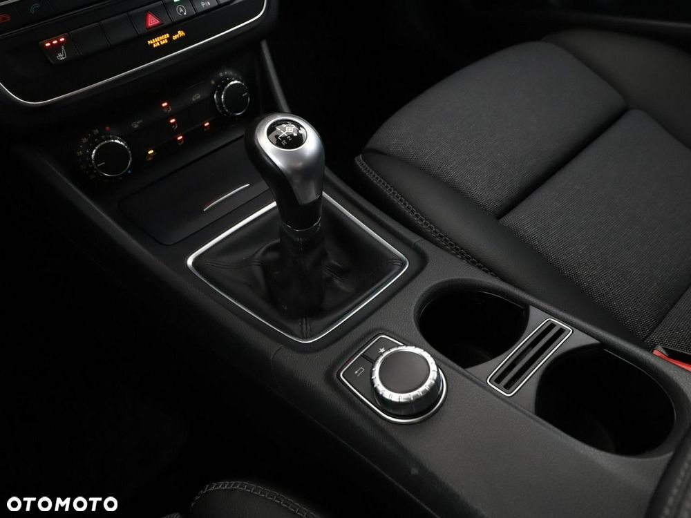 Mercedes-Benz GLA 200 Style - 27