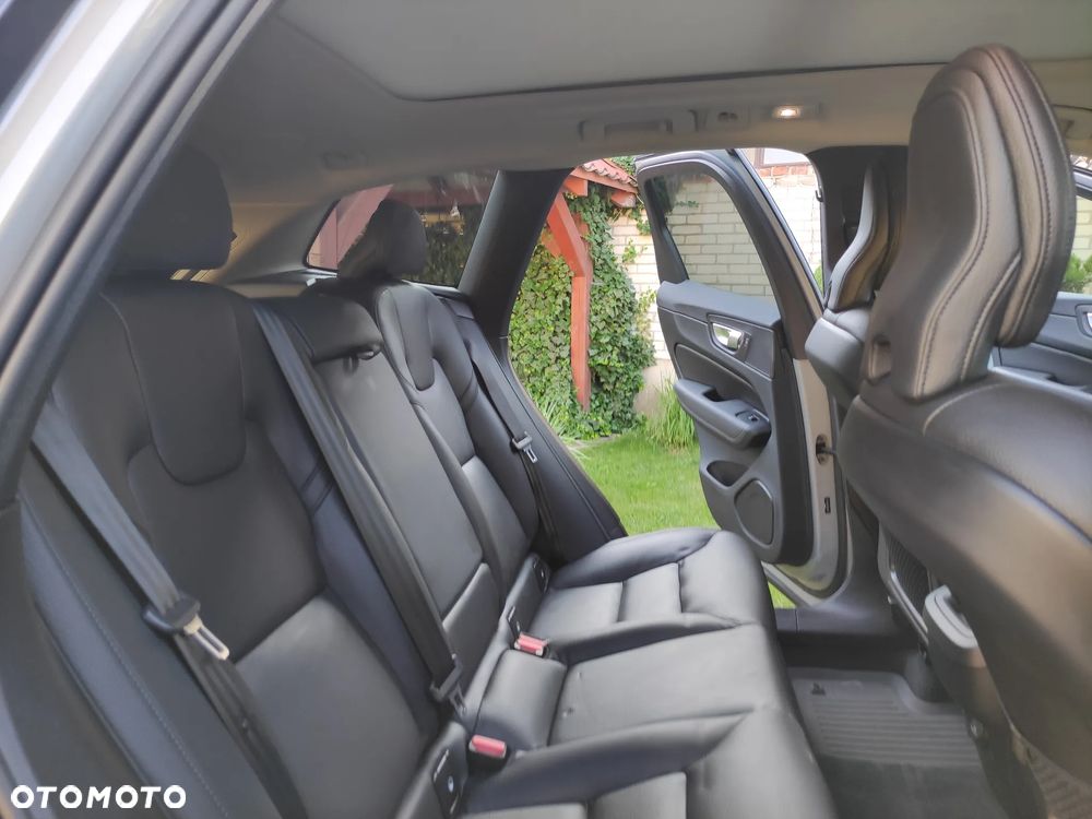 Volvo XC 60 B5 B AWD Plus Dark - 10