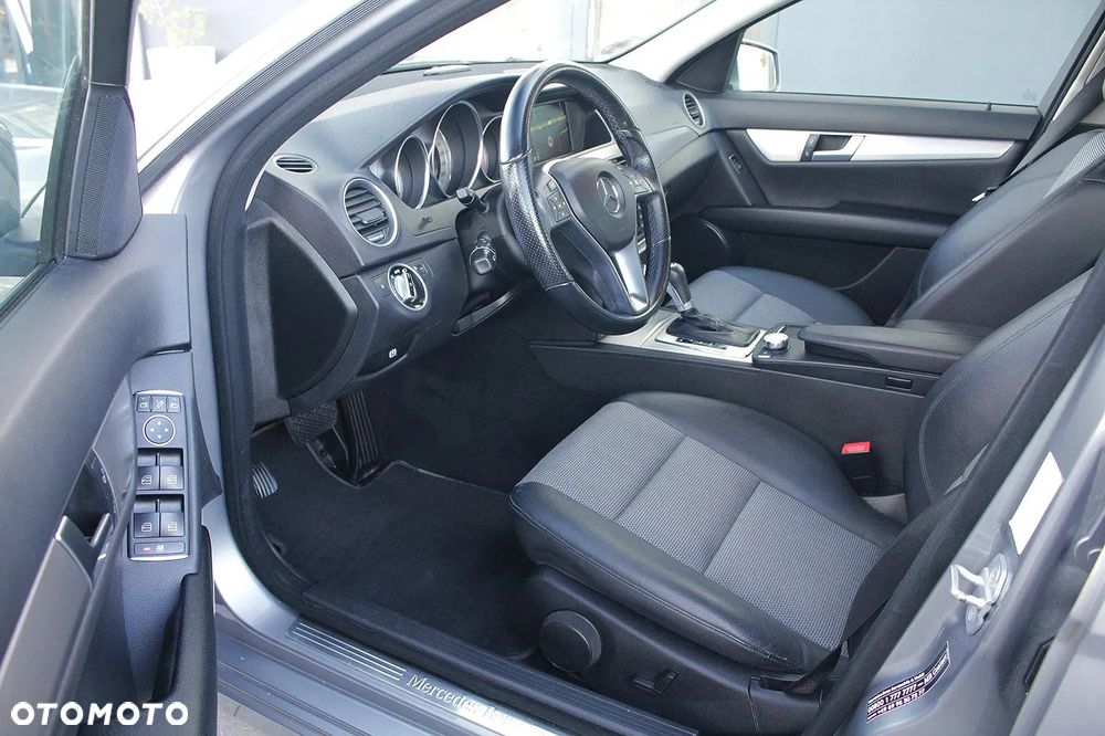 Mercedes-Benz Klasa C 180 CGI Automatik BlueEFFICIENCY Avantgarde - 15