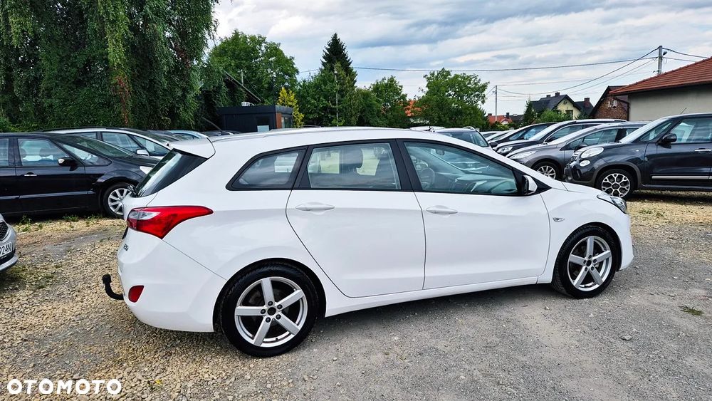 Hyundai i30 1.4 Intro Edition - 12