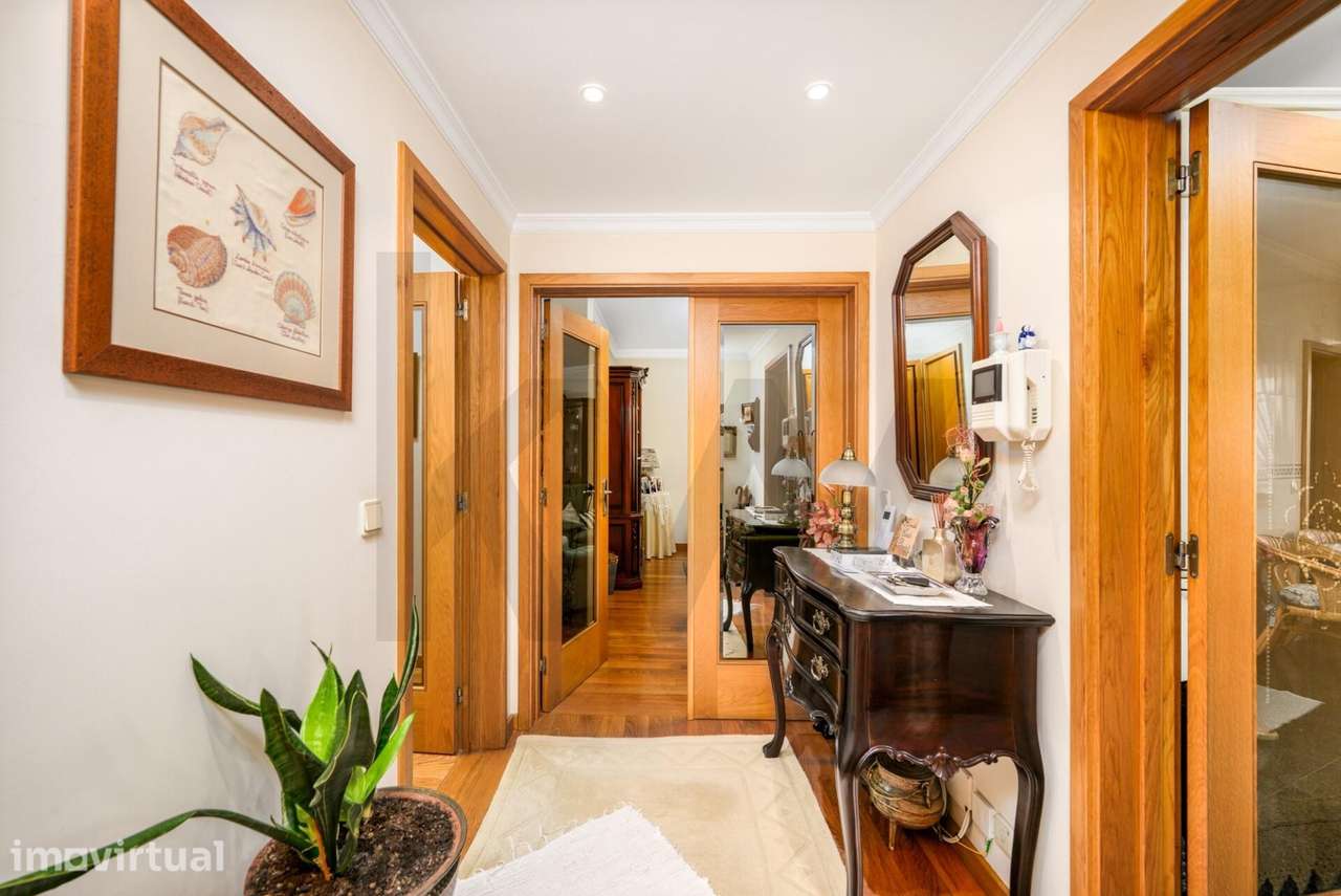 Apartamento T3 com garagem e varanda em Santo Ovídio — Metro — Vila No - Grande imagem: 4/27