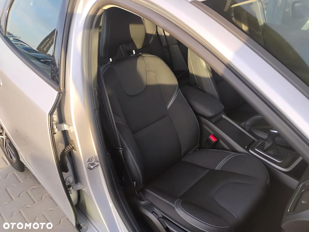 Volvo V40 D2 Drive-E Momentum - 19