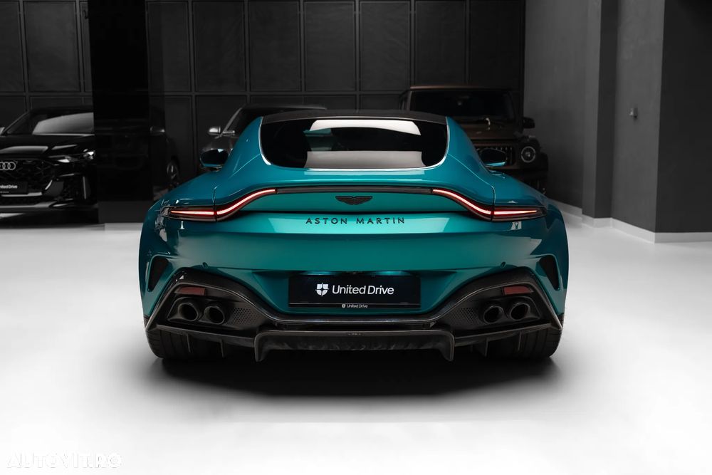 Aston Martin V8 Vantage - 36