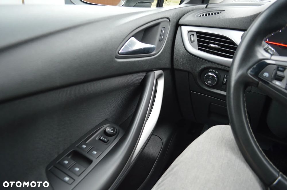 Opel Astra 1.4 T Enjoy S&S - 18