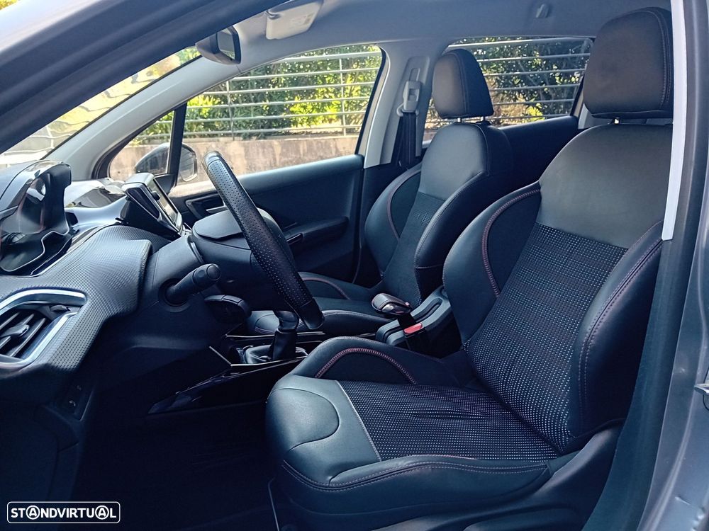 Peugeot 2008 1.2 PureTech GT Line - 16