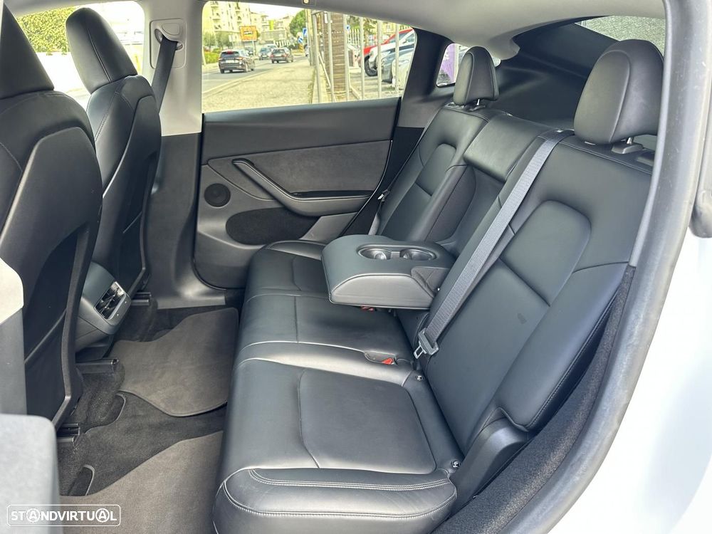 Tesla Model Y - 7