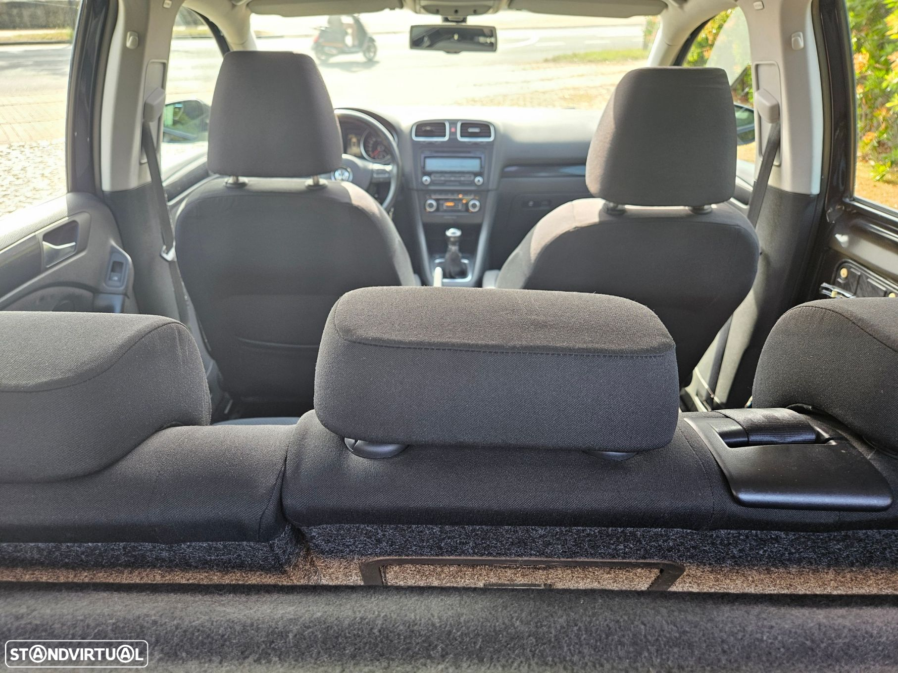 VW Golf 1.6 TDi Confortline - 24