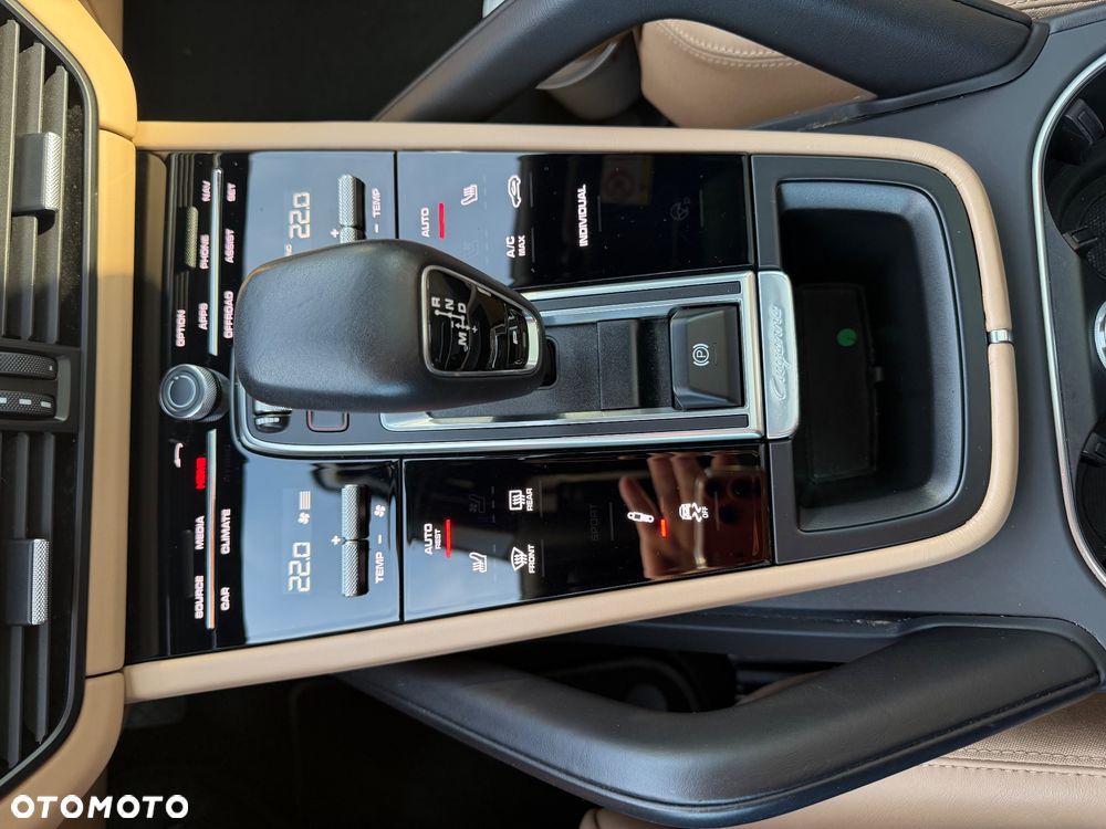 Porsche Cayenne E-Hybrid Tiptronic S Platinum Edition - 34