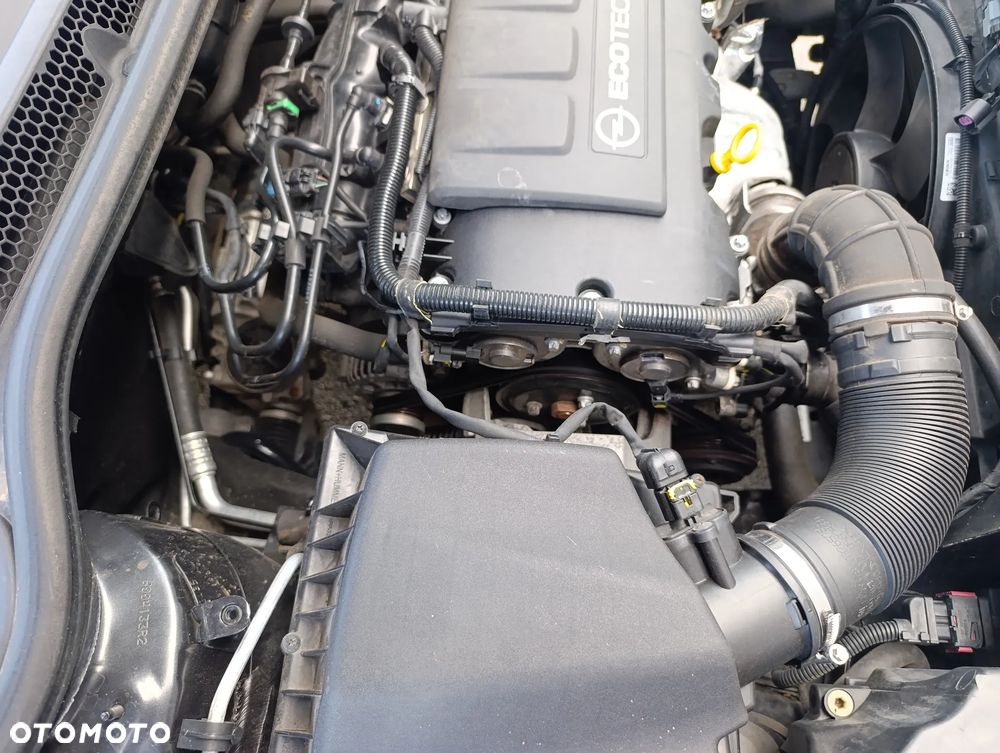 Opel Astra 1.4 Turbo Exklusiv - 38