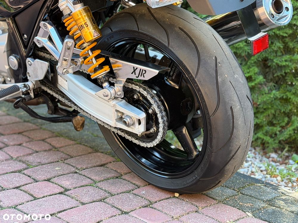 Yamaha XJR - 21