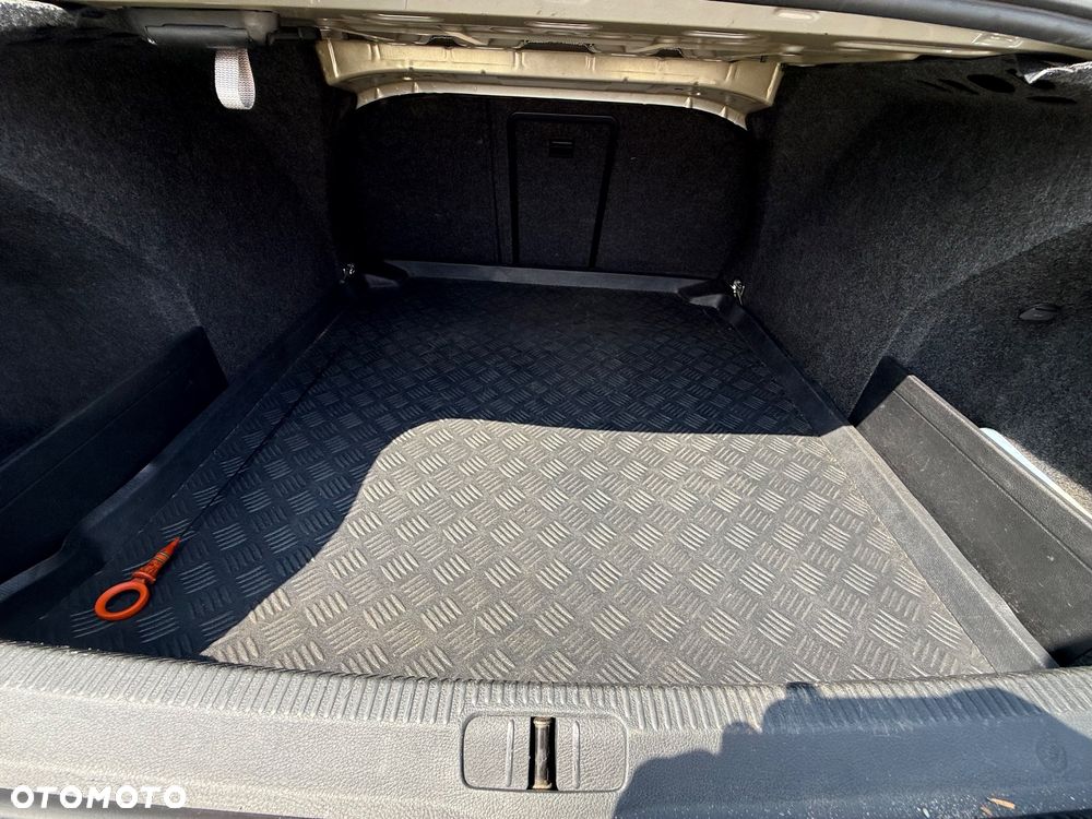 Volkswagen Passat 2.0 TDI Comfortline - 24