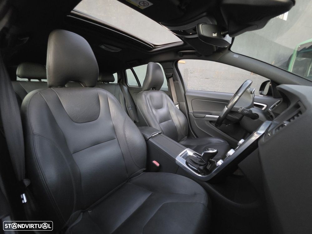 Volvo V60 Cross Country 2.0 D3 Summum Geartronic - 19