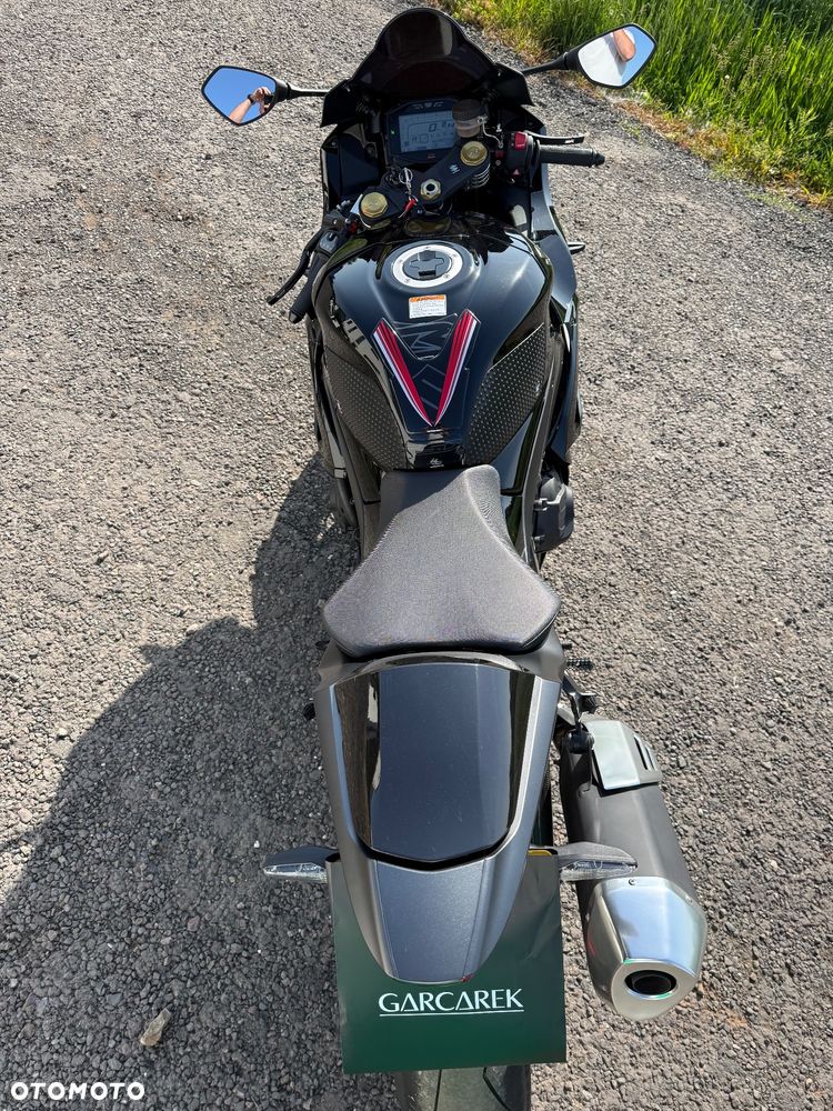 Suzuki GSX-R - 10