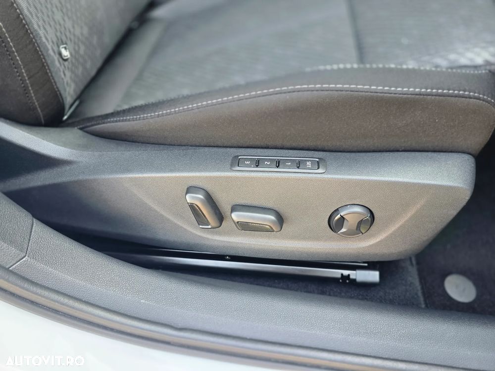 Skoda Octavia 2.0 TDI DSG Style - 37