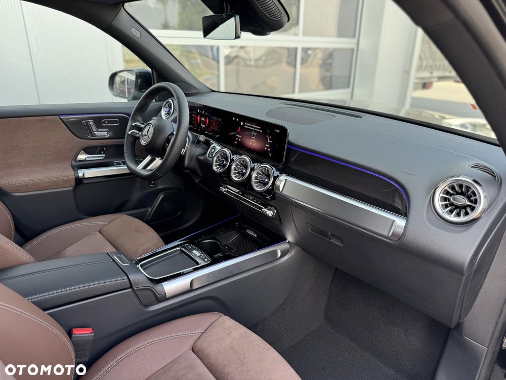 Mercedes-Benz GLB 200 AMG Line 7G-DCT - 17