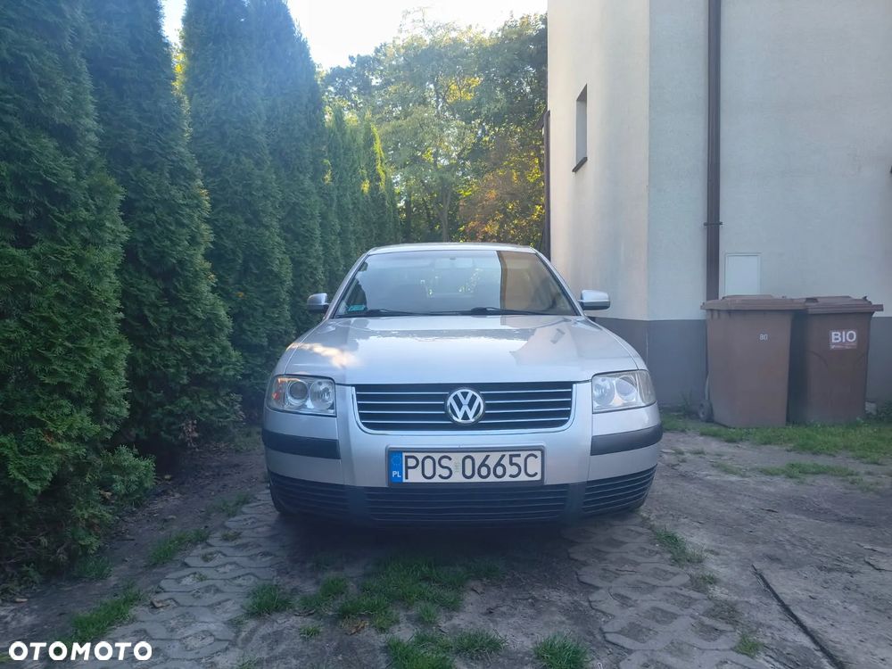 Volkswagen Passat 1.6 Basis - 2