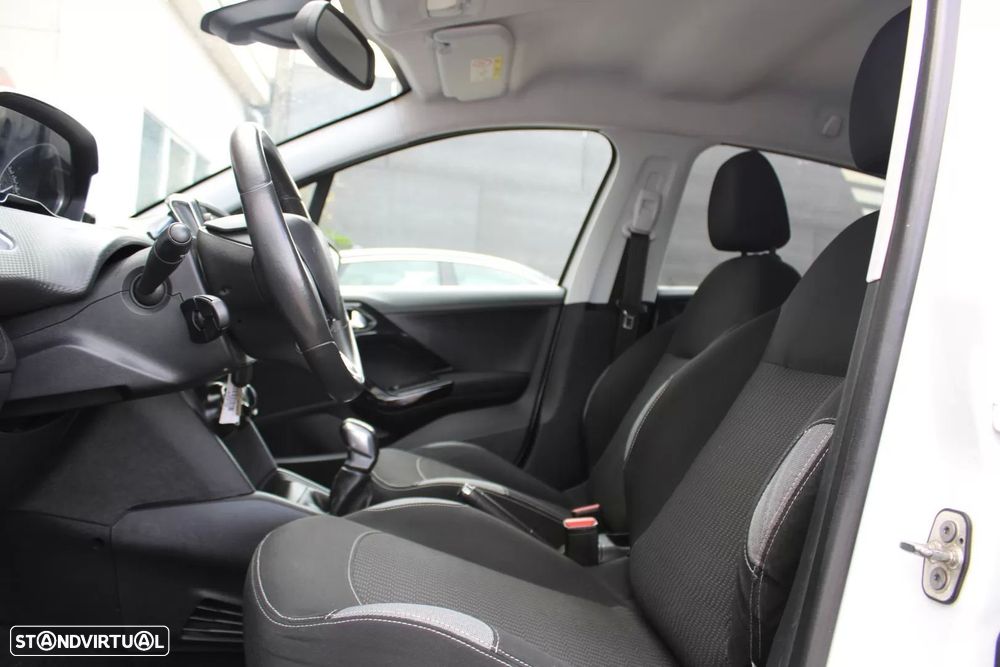 Peugeot 208 1.2 PureTech Style - 17