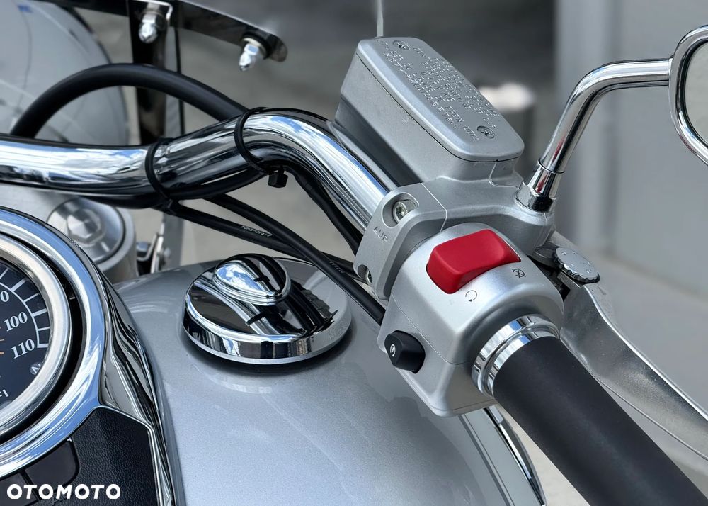 Suzuki VL 800 Volusia - Boulevard C50 - 12